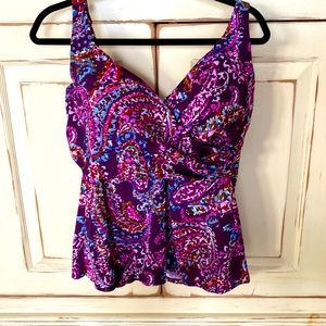 Set of 2 lands End women’s swimsuit tops.  Size 14.